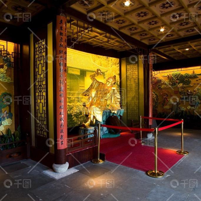 骏马奔腾