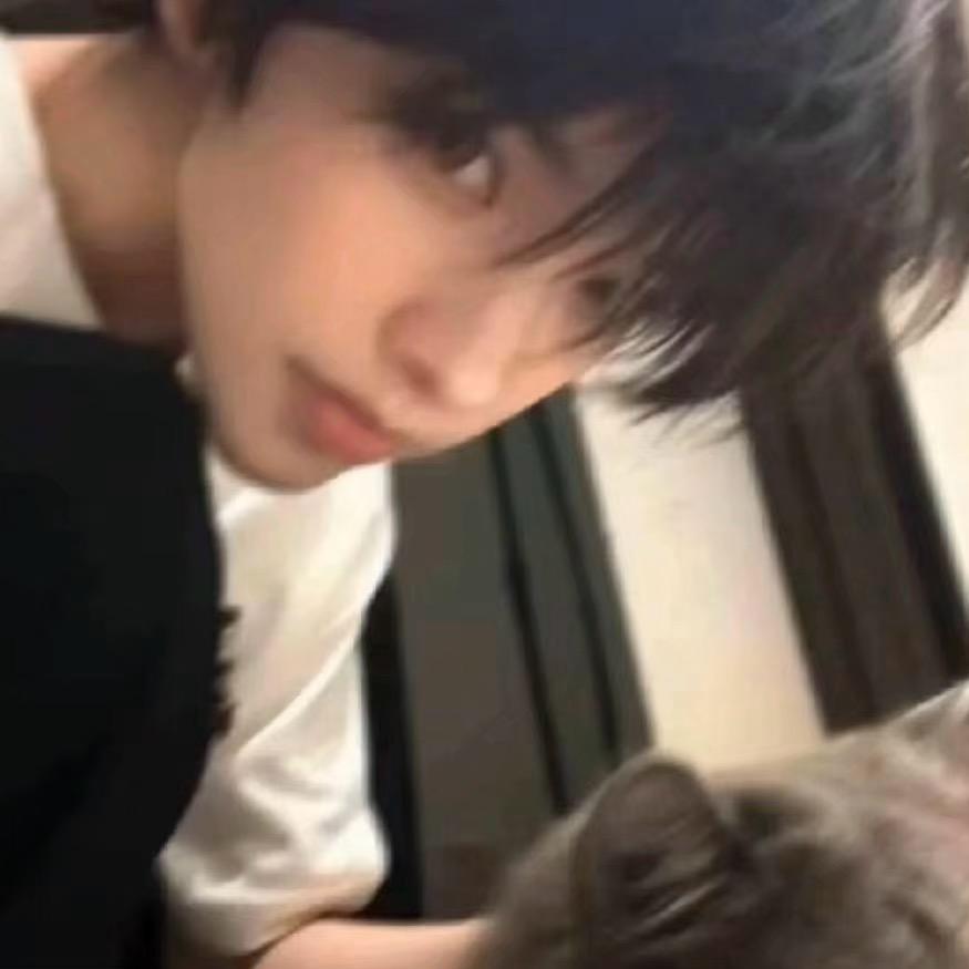 优雅的开心男孩