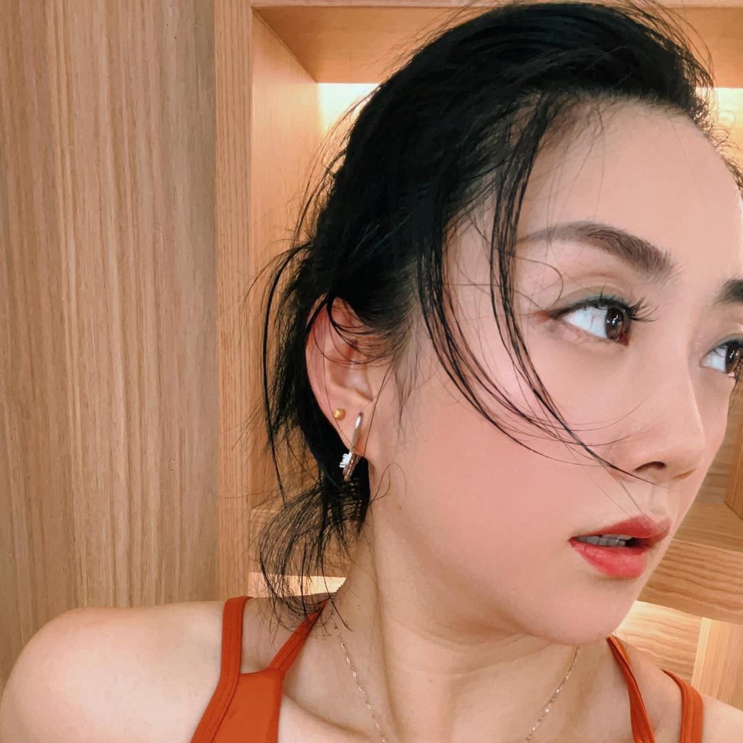 姣爷.
