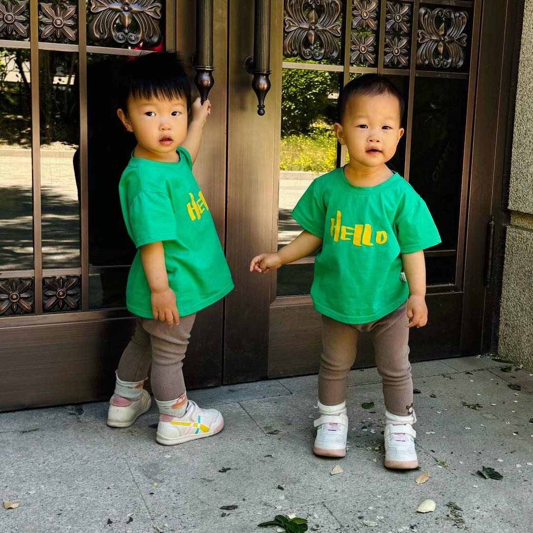 双胞胎小妞的成长日记