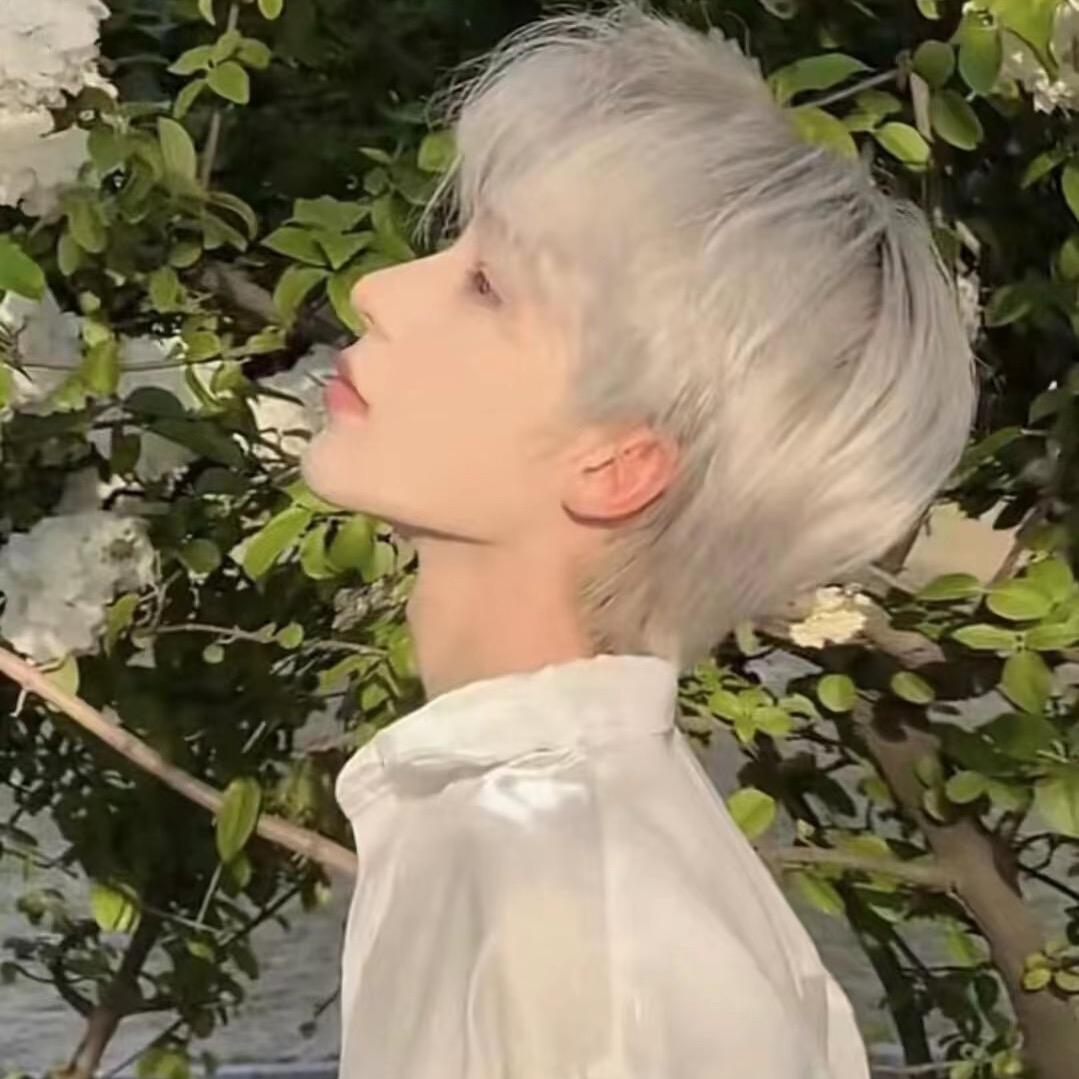 小新爱吃螺蛳粉.