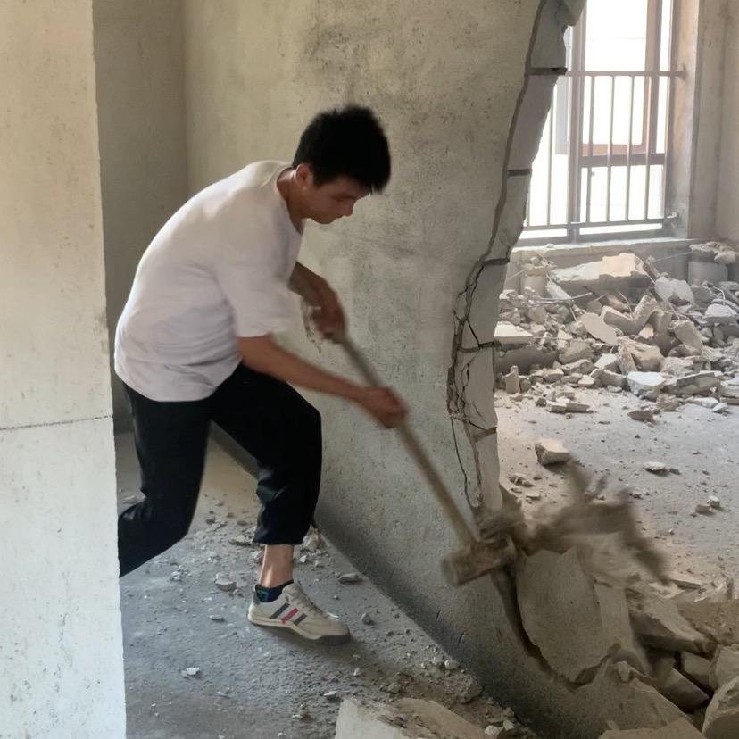 荦（luò）然建筑拆除
