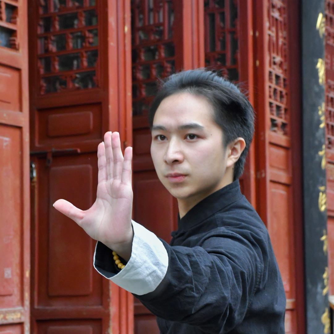 智明