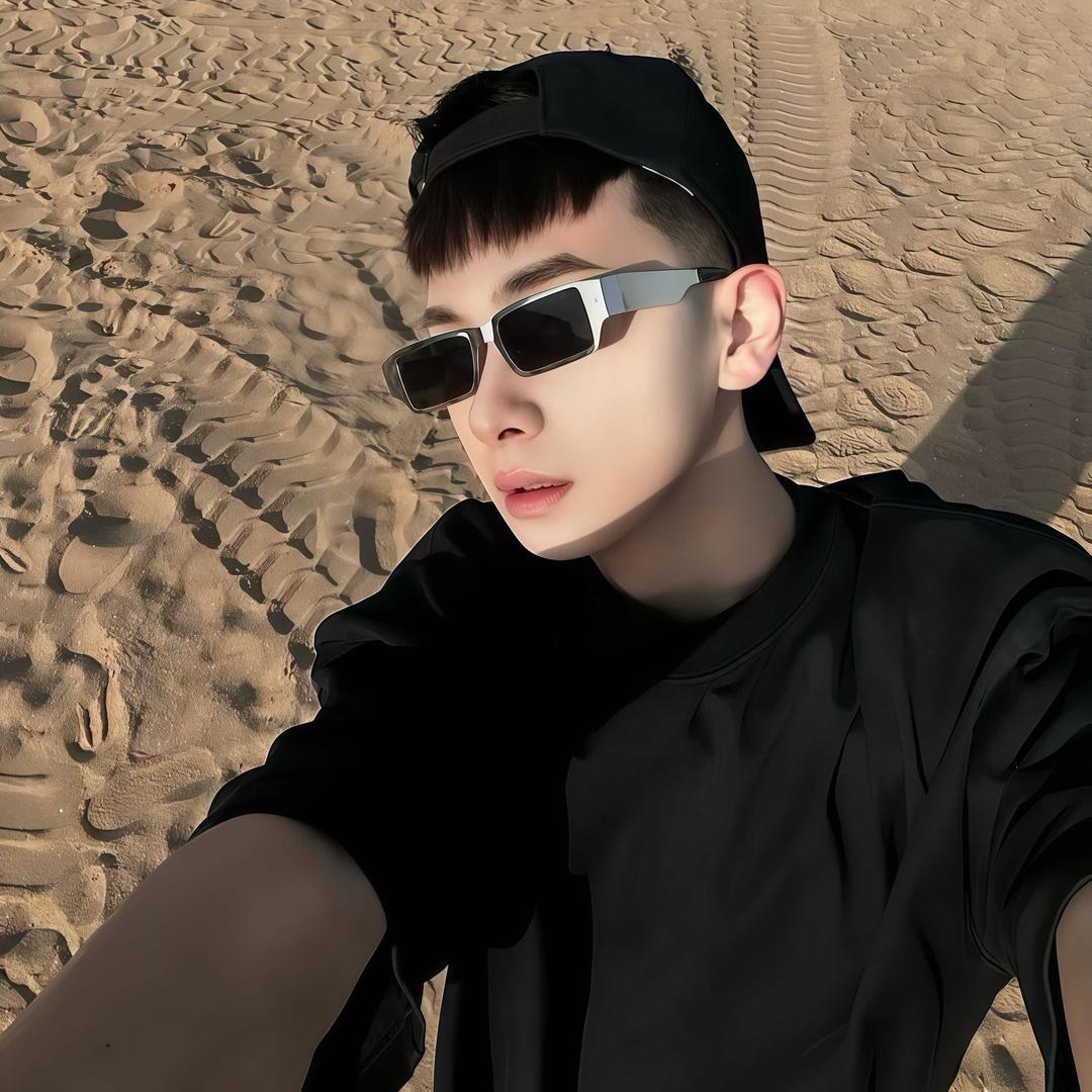 闫涛.