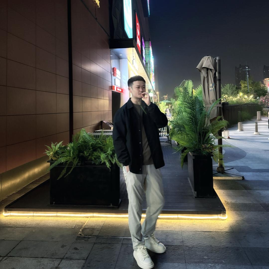 LLLiu.
