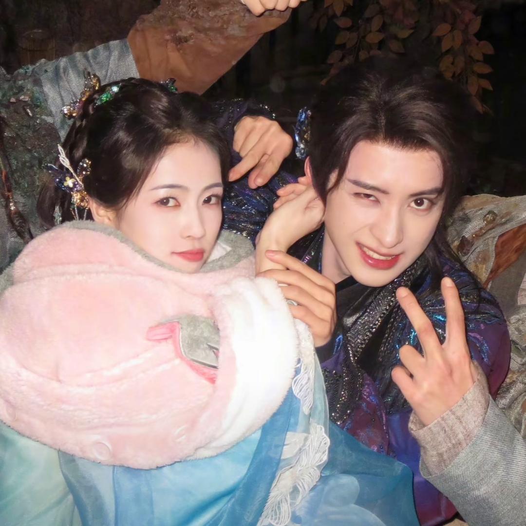 从月亮走向月亮