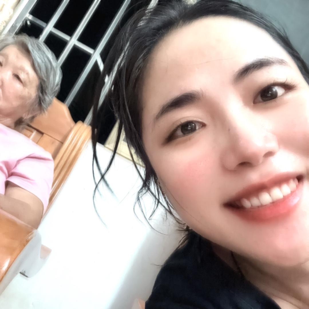 不爱吃东西的美女