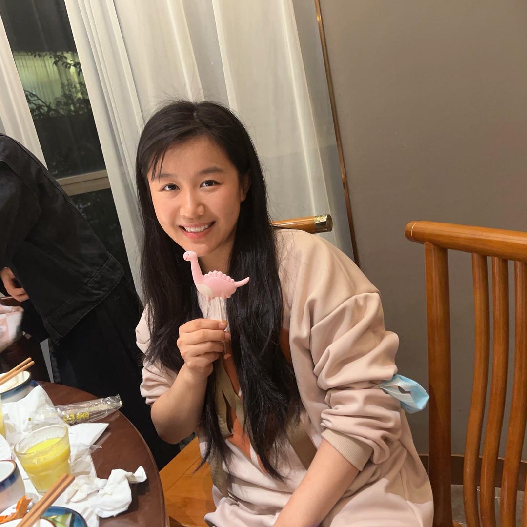 颜颜爱喝橙汁