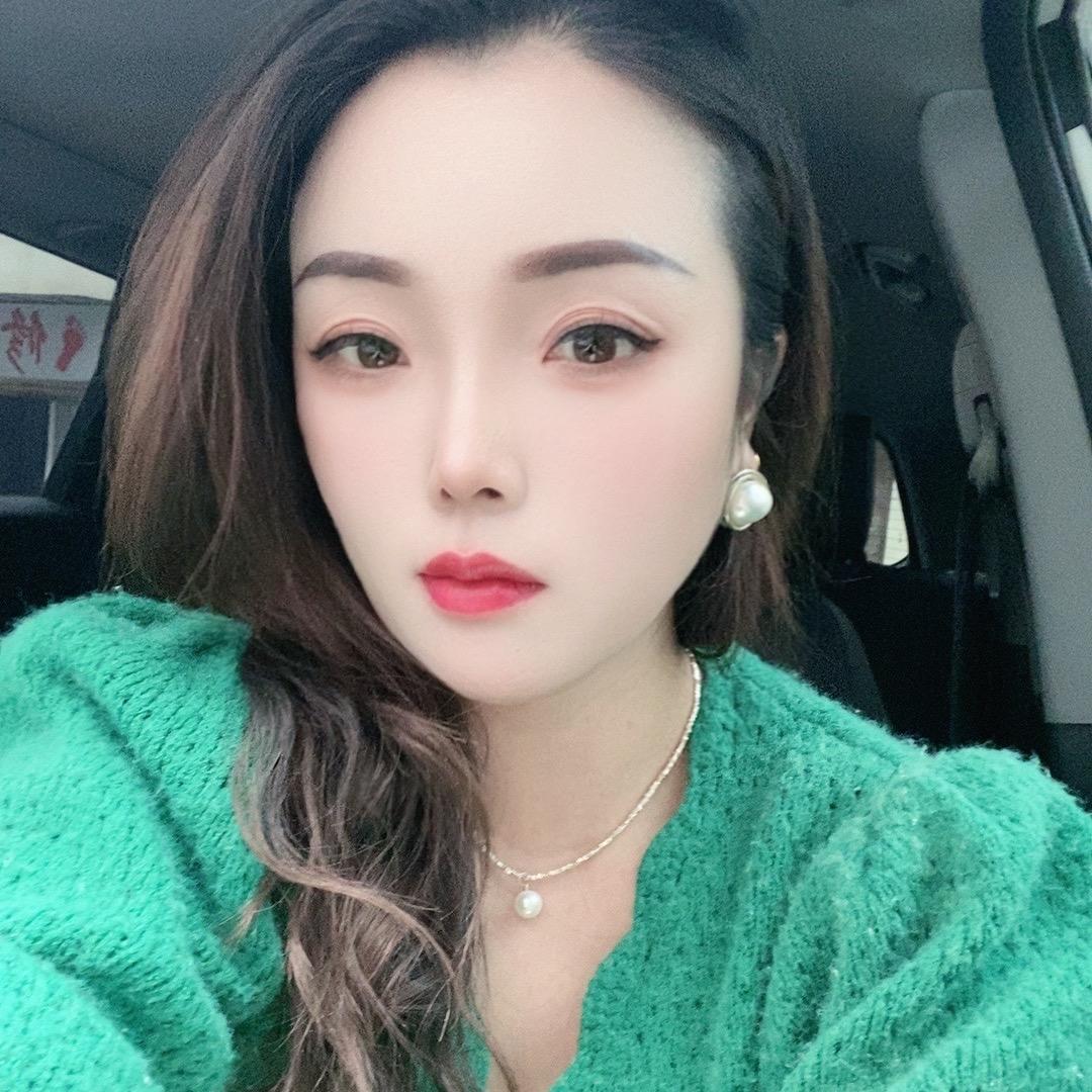 芳芳：女人味穿搭