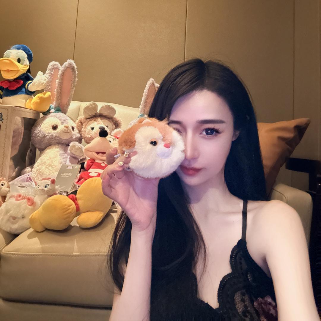 kelly菜菜