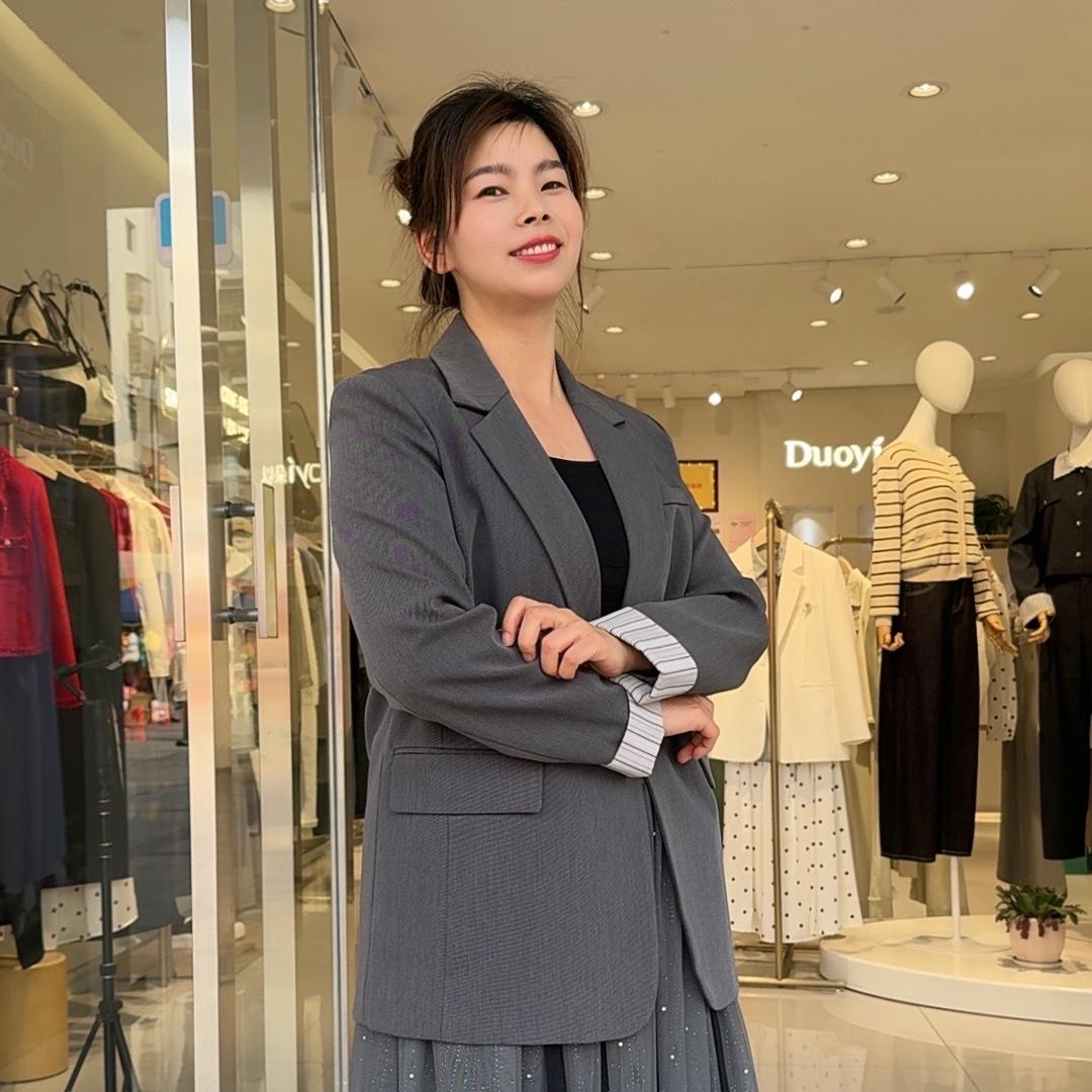 石阡朵以女装专卖店