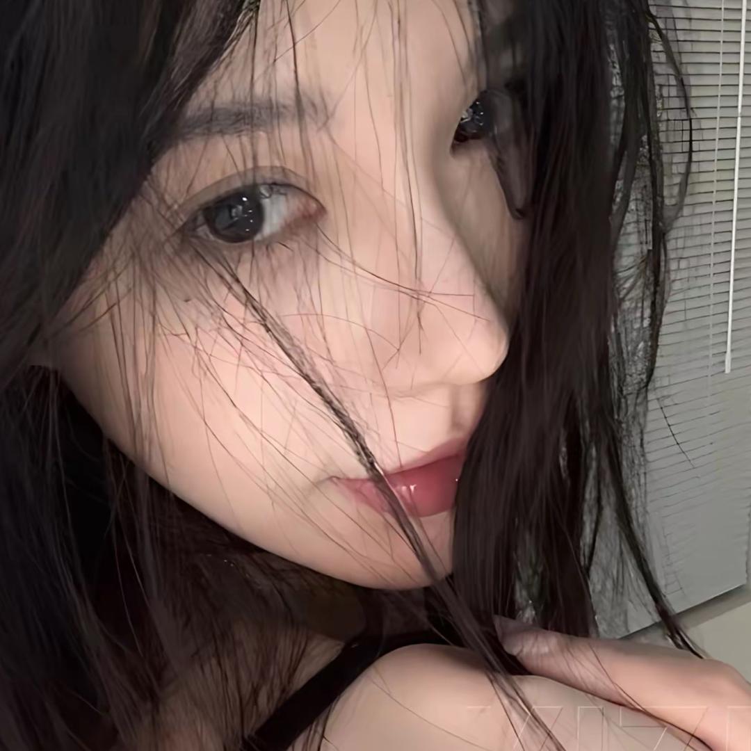 草莓不甜头像