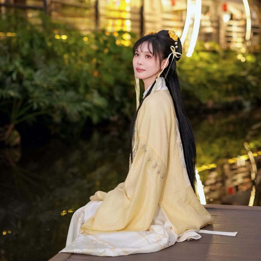 四叶草   芳