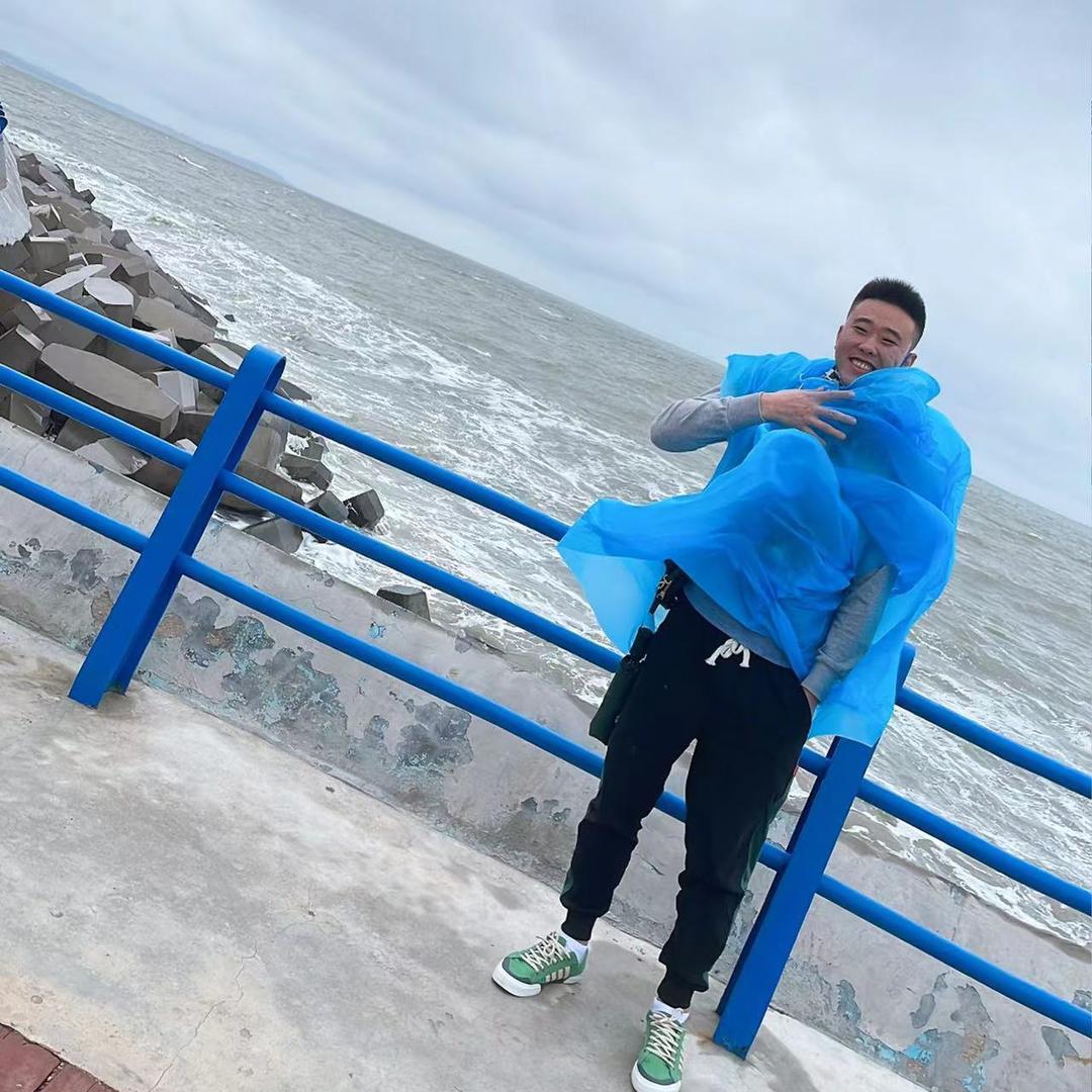 A双月湾导游，老二