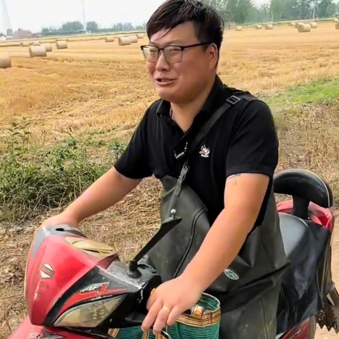 小何在下地笼