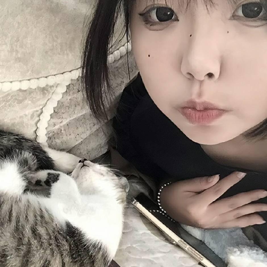 别再捏我脸啦