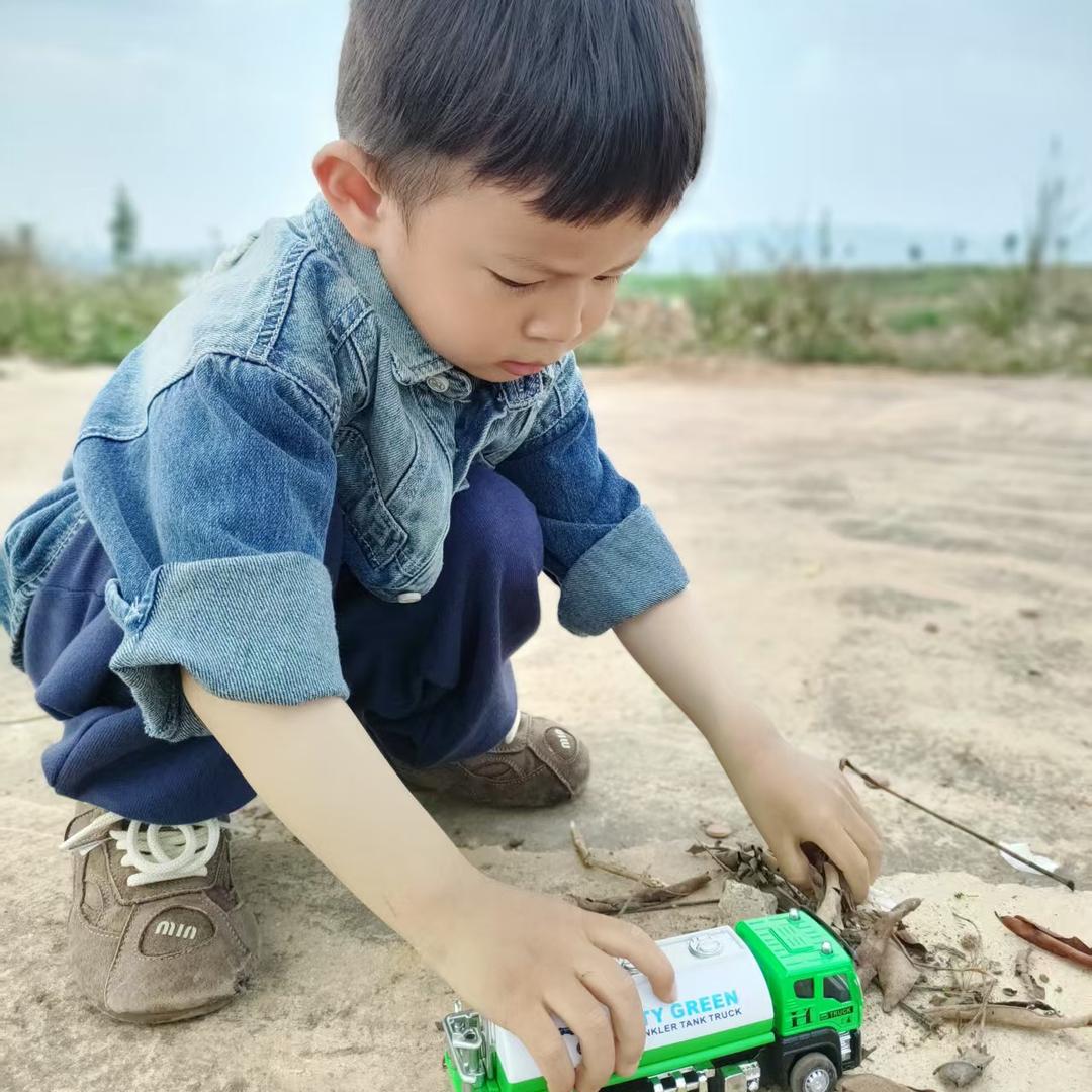 向后撤。