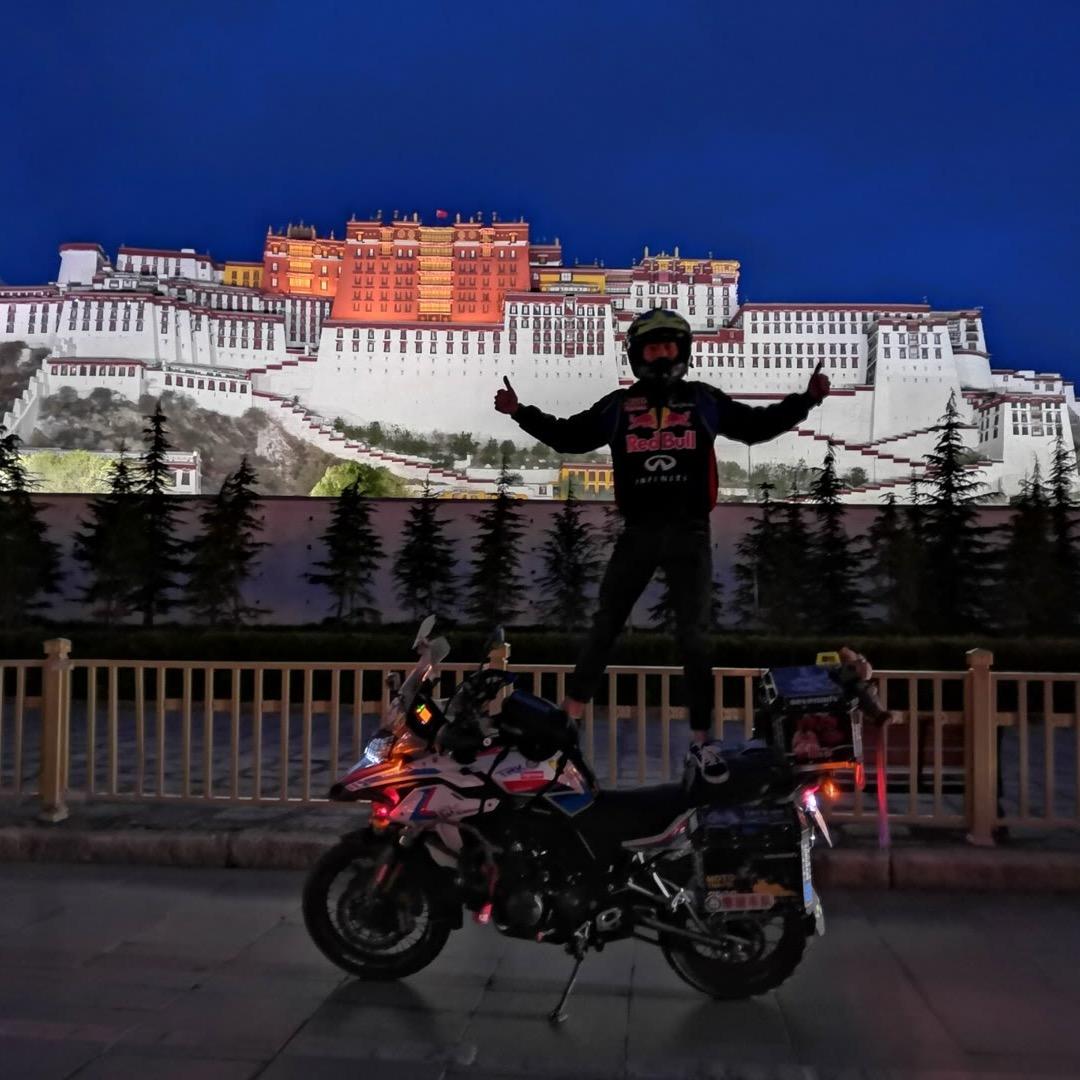 不会骑车的胡某人