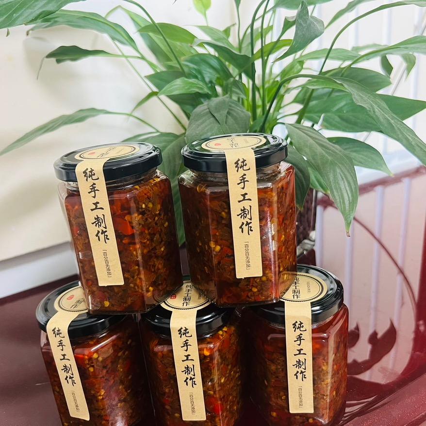 卖牛肉酱的小姐姐