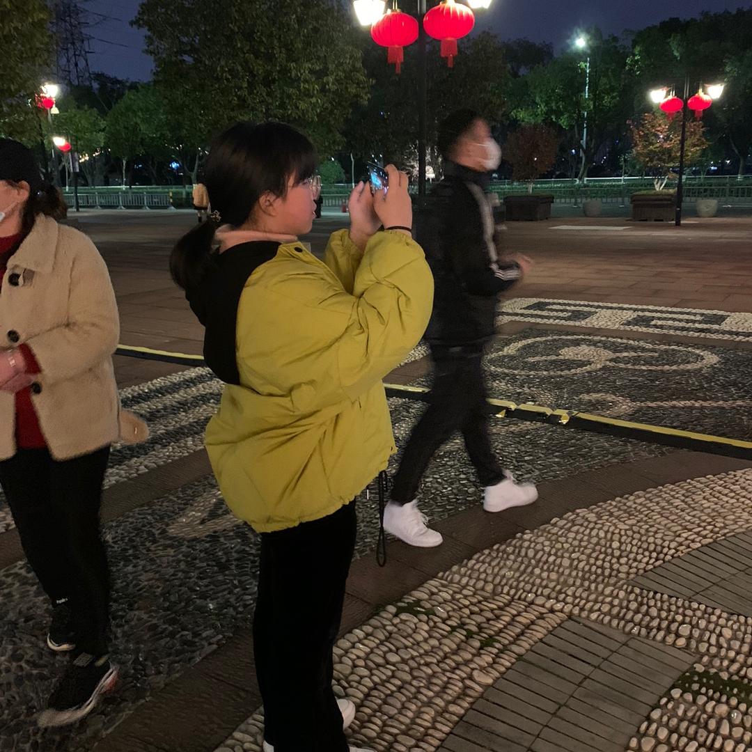 在宁波江北区卖童装的吴静