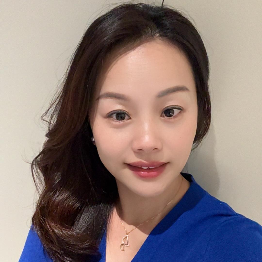 白云（爱跳舞的排档老板娘）