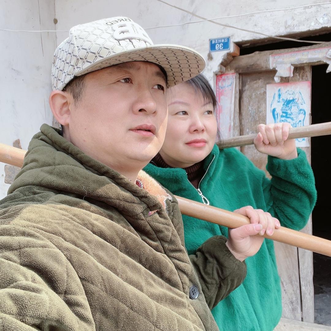 忠哥忠嫂回村了