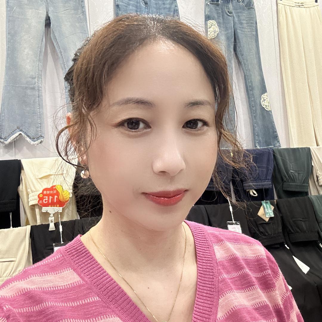 小虎牙朱朱手势舞