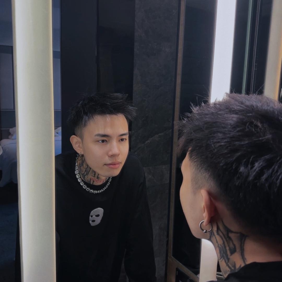 𖦹李强