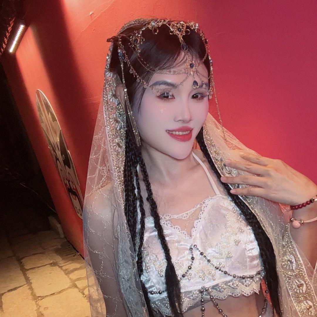 杨艺万