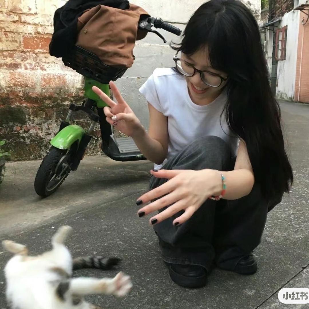 伡