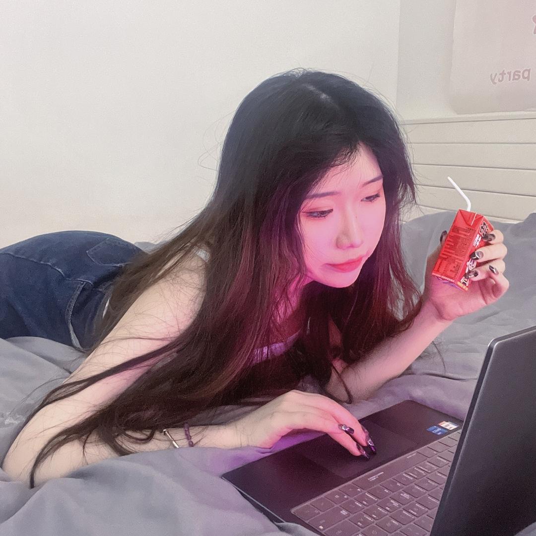 是洛洛吖🐰（堇教授版）