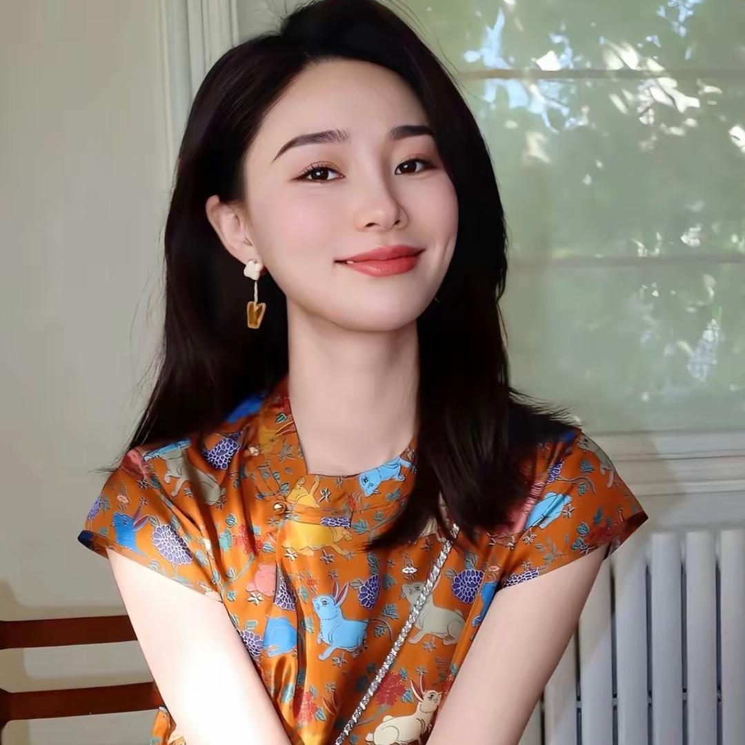 邱莹莹（精致穿搭）