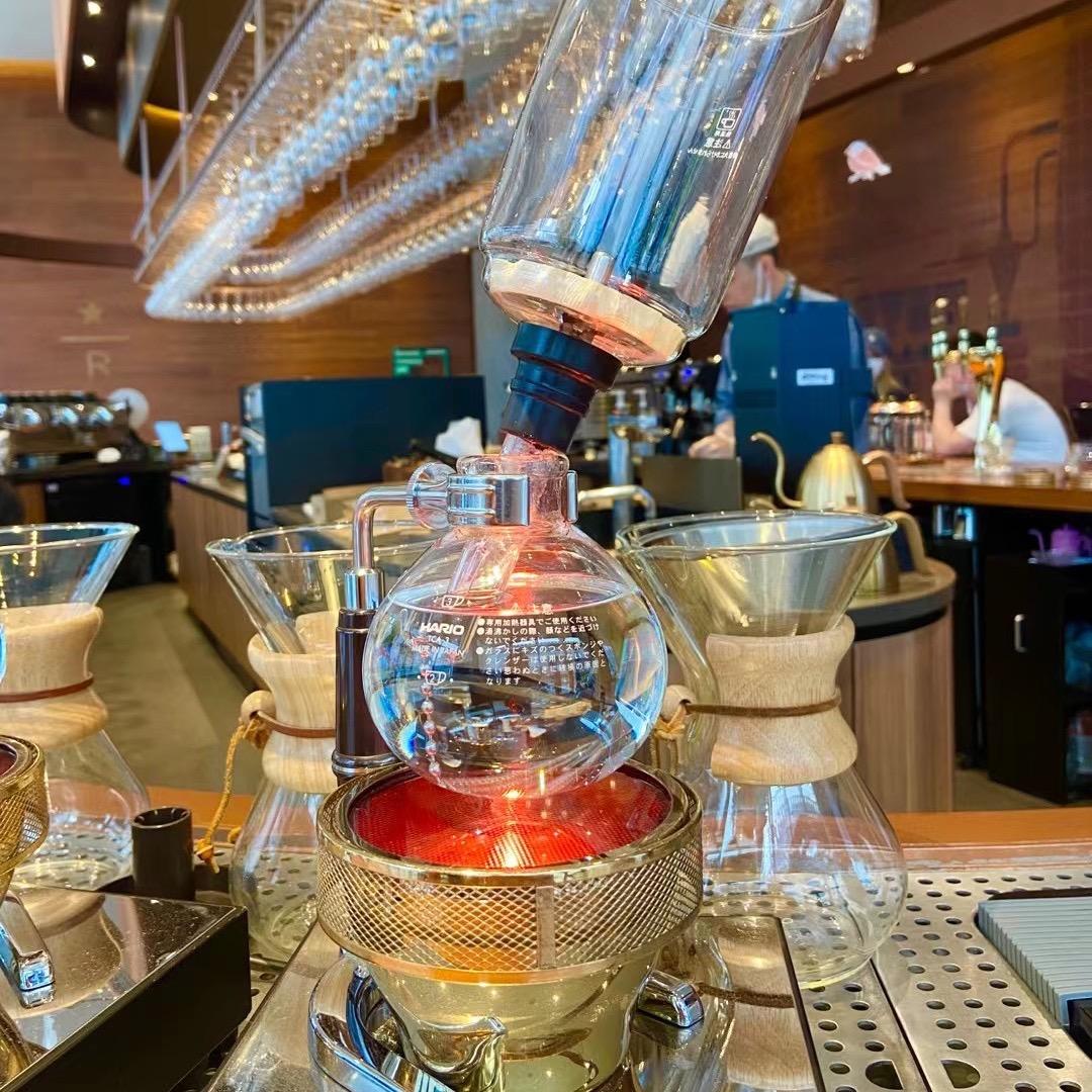 一只乌鸦穿雨衣