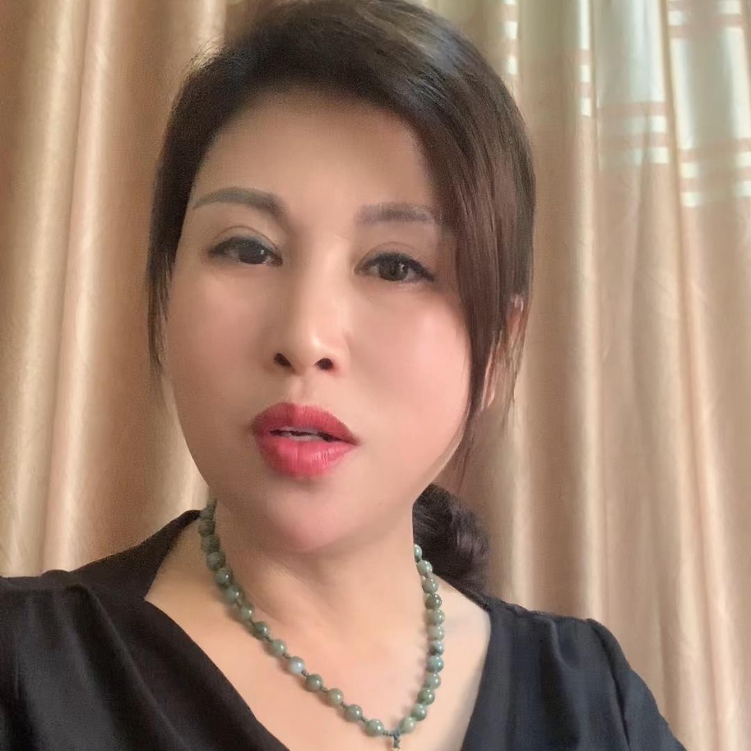 易和信时代购物广场红姐