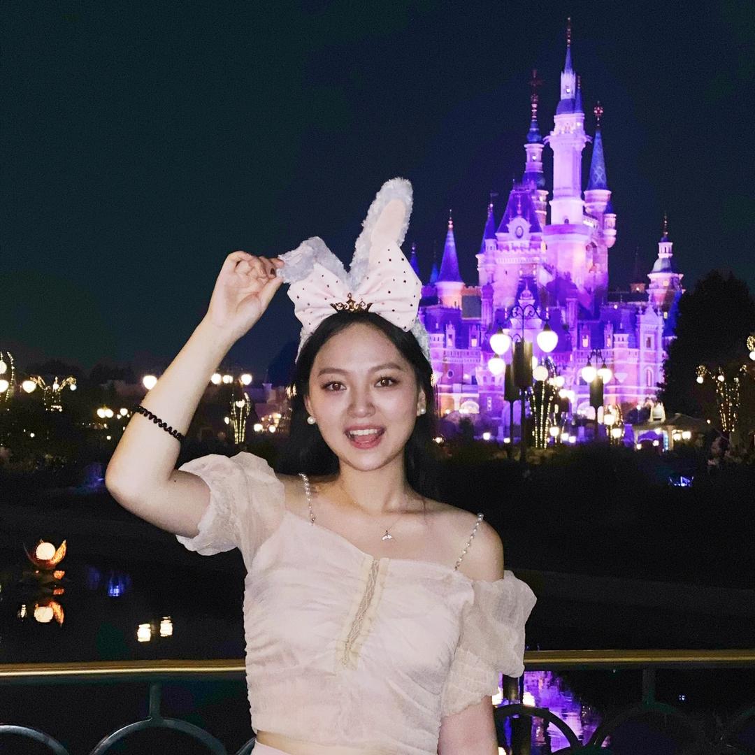 戴珍珠的草帽大小姐