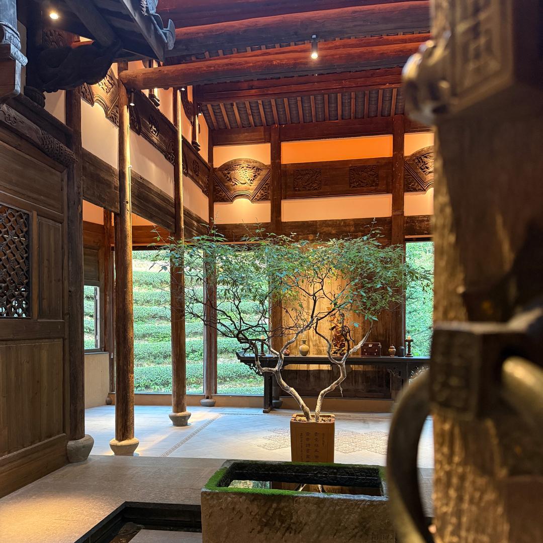 倾城山色，38岁民宿酒店老板