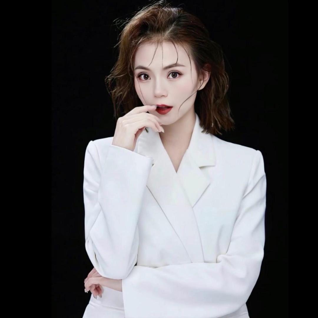 何小姐婚纱美学