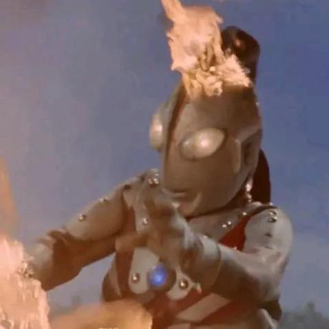 小郭出现（佐菲奥特曼人间体）