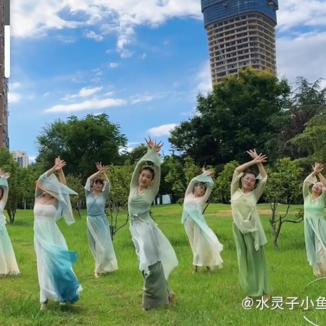 花场，招聘模特走秀