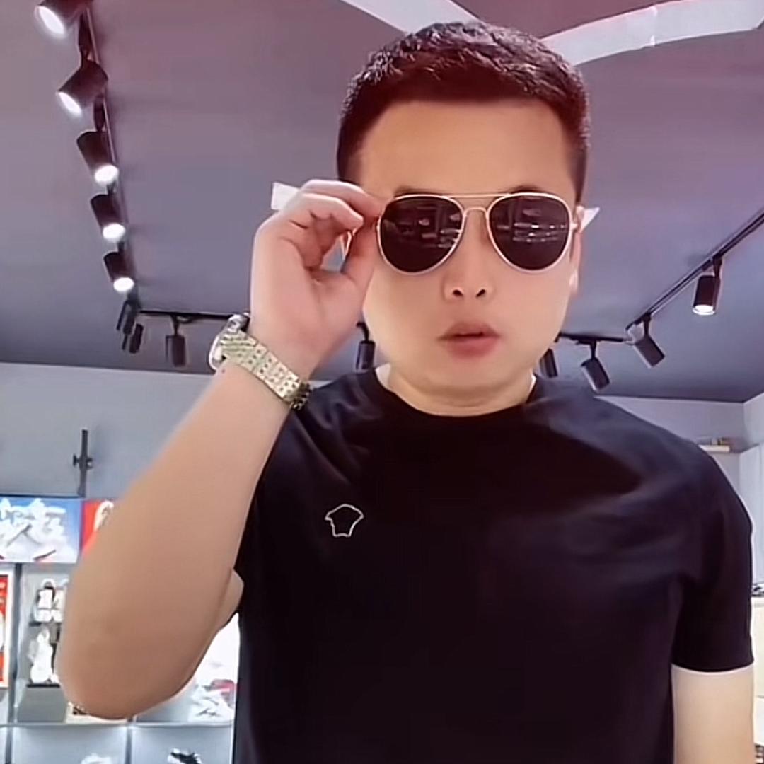 肩上的云，zhahg wei