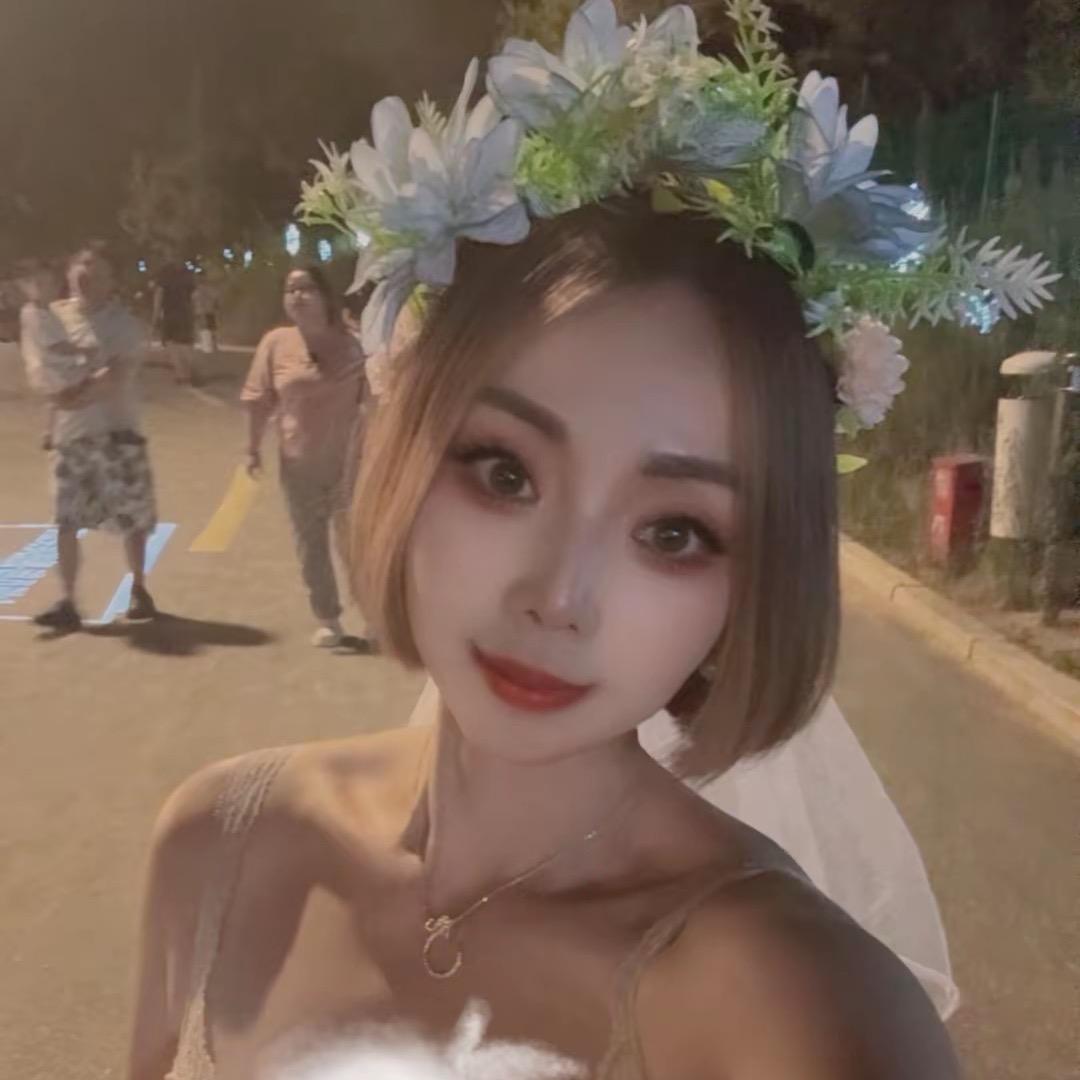 卖金领冠奶粉的小姐姐~
