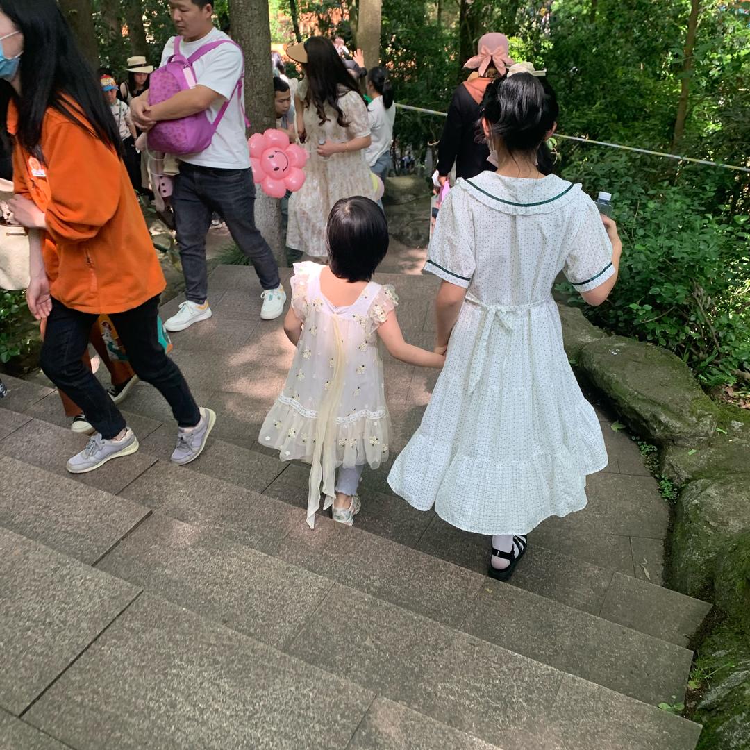 丽姐然妹的快乐生活