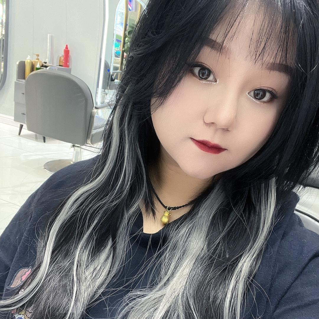 A秀山美业艳子