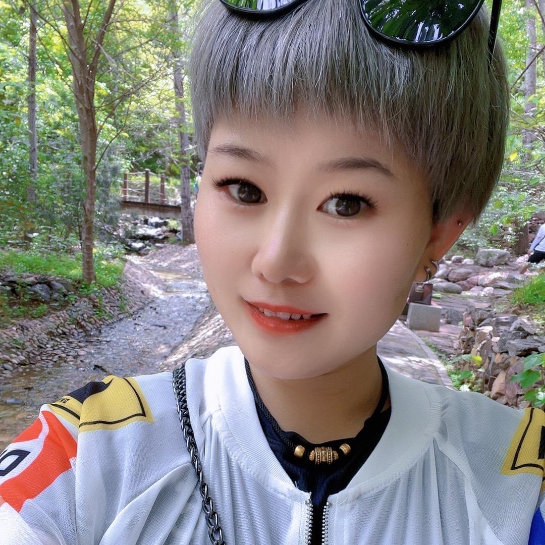 💫何丽💫