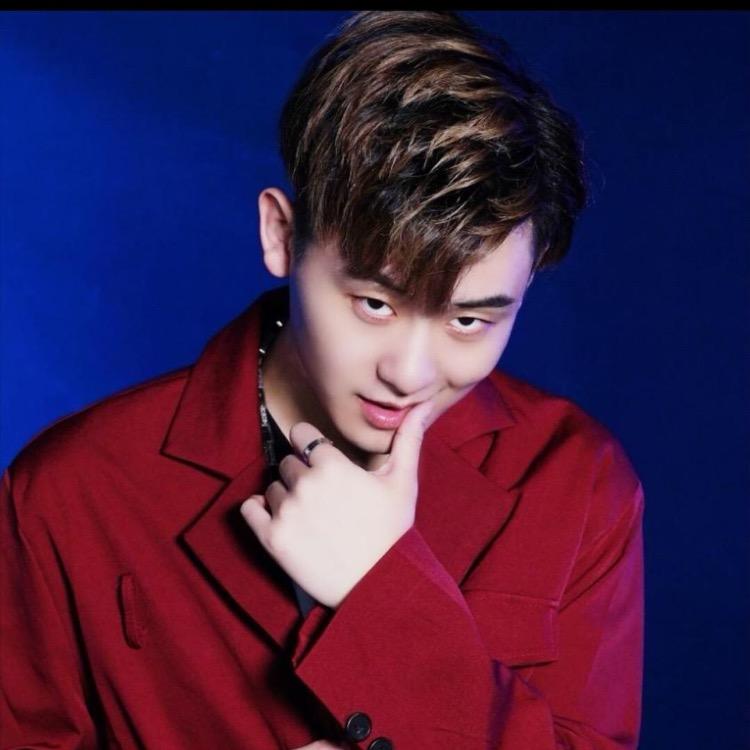 八同🐲6月6日中午12点四周年摄影