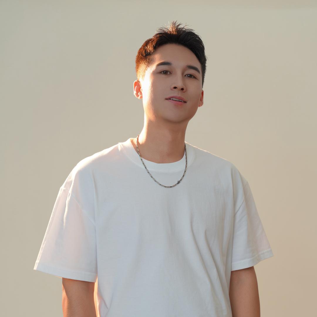 保定烫发王子亚峰