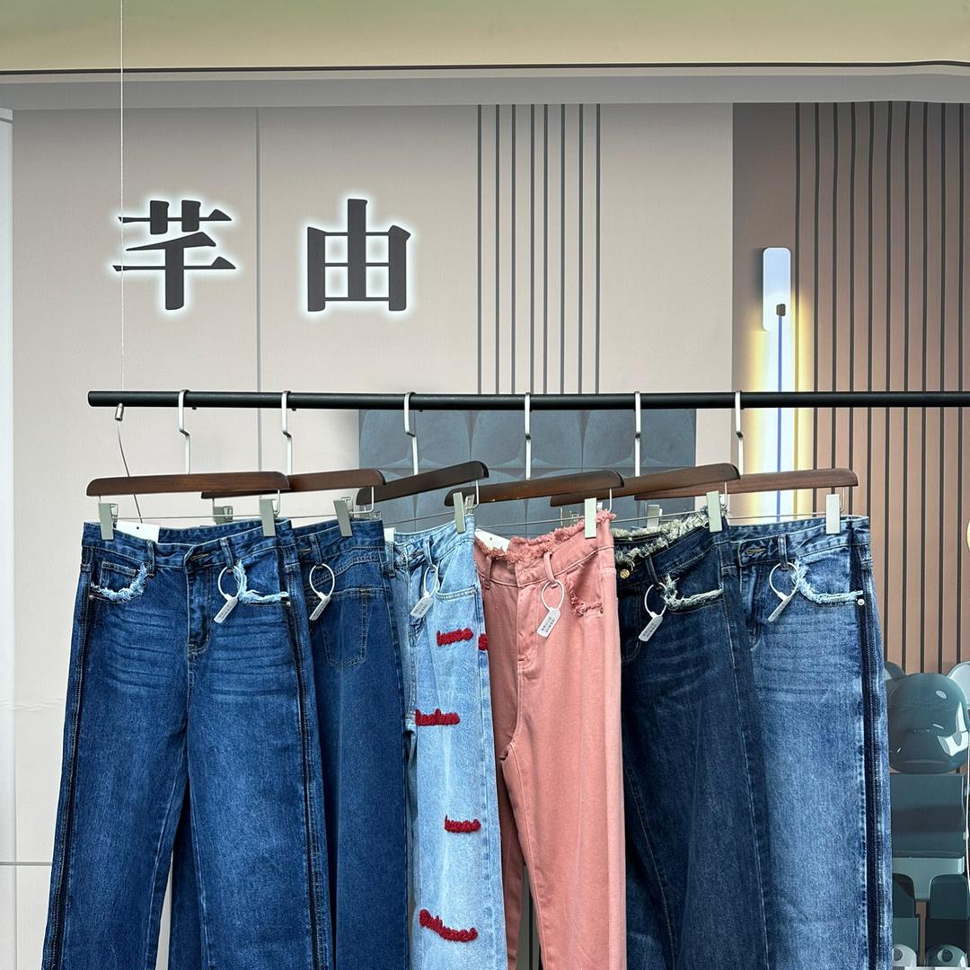 芊由牛仔工厂店