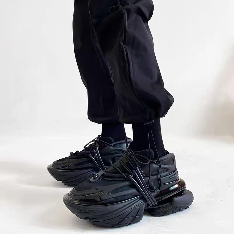 潮鞋服饰个体店