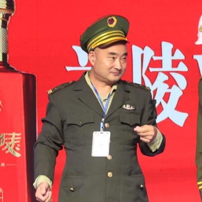 周佩斯