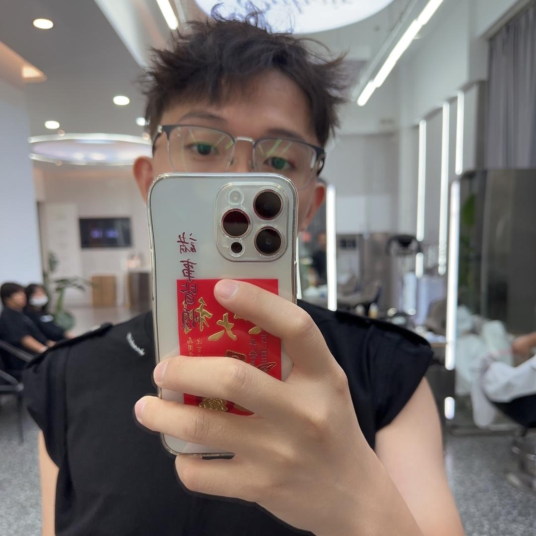 这个少年不太冷